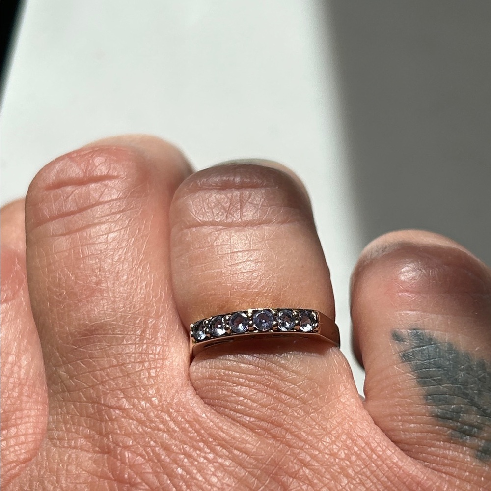 Vintage 10ct solid gold tanzanite band ring